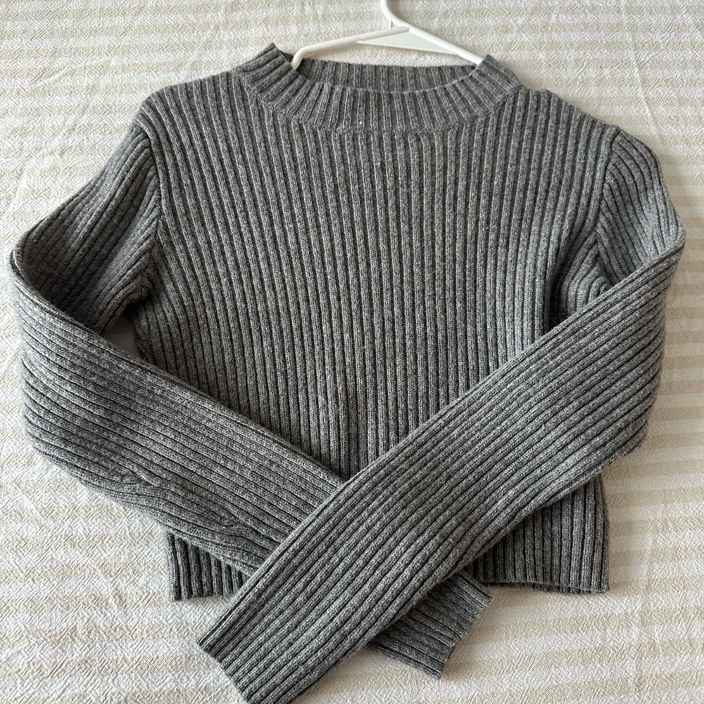 Brandy Melville Gray Ribbed Turtleneck Sweater